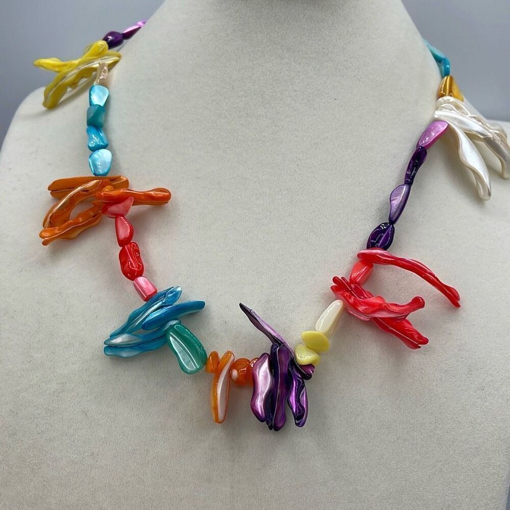 Vintage dyed Mother of Pearl necklace beach tropical cruise party.